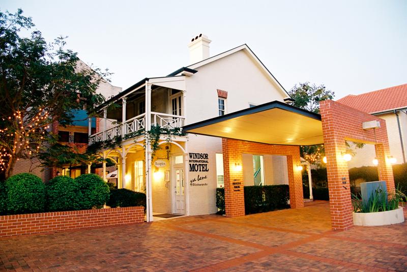 Porte Cochere - Brisbane International Windsor