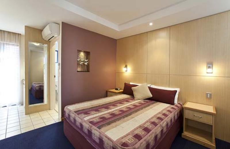 Deluxe Queen Suite - Airolodge International