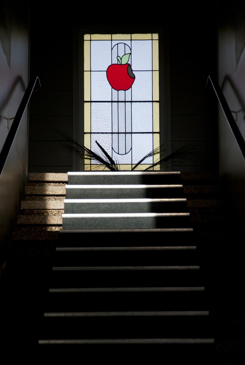 Stairway to the Apple - Apple Motor Inn