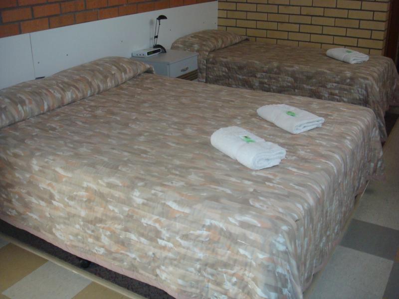 Queen/Double Family Room - Bondi Motel