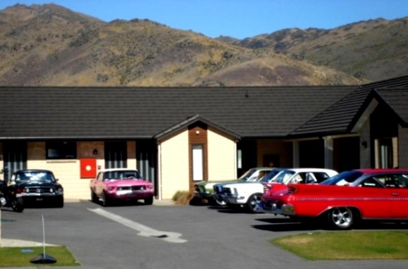 Classic Car Park - Central Gold Motel
