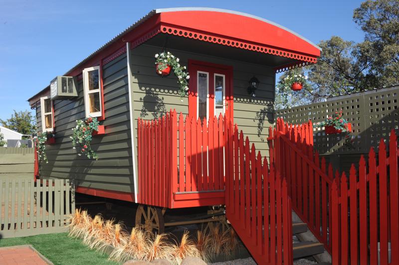Climb the stairs to a unique stay - Echuca Gardens