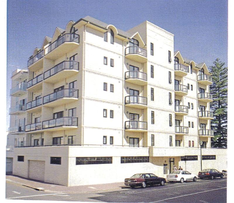 Modern, secure building, 100 mts to beach and over 300 shops,cafes & restaurants - Glenelg Beachside Luxury Apartments