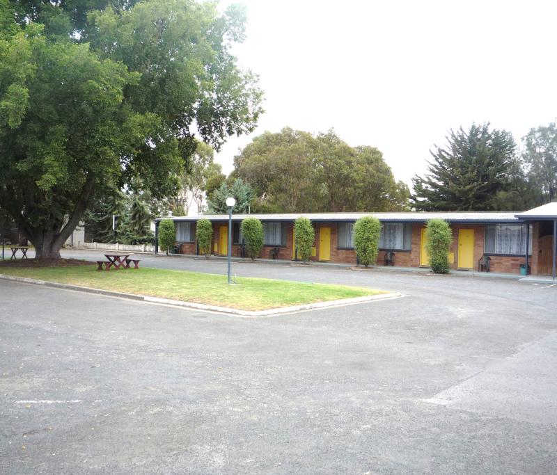 Motel Courtyard - Jubilee Motor Inn