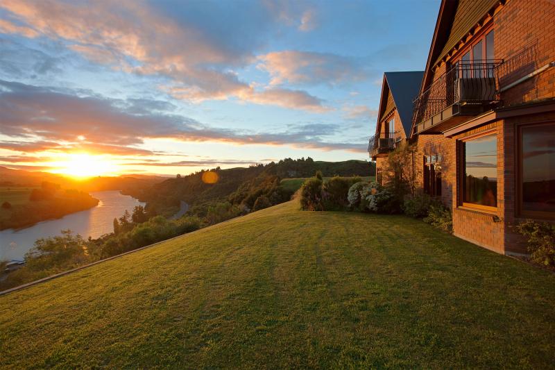 Lake Karapiro Lodge - Photo 1