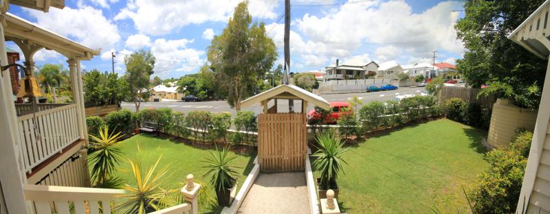 front entrance - Minto Colonial Accommodation