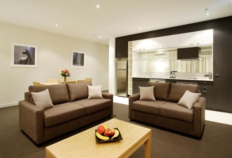 Spacious Lounge Room - Amity Apartment Hotels South Yarra