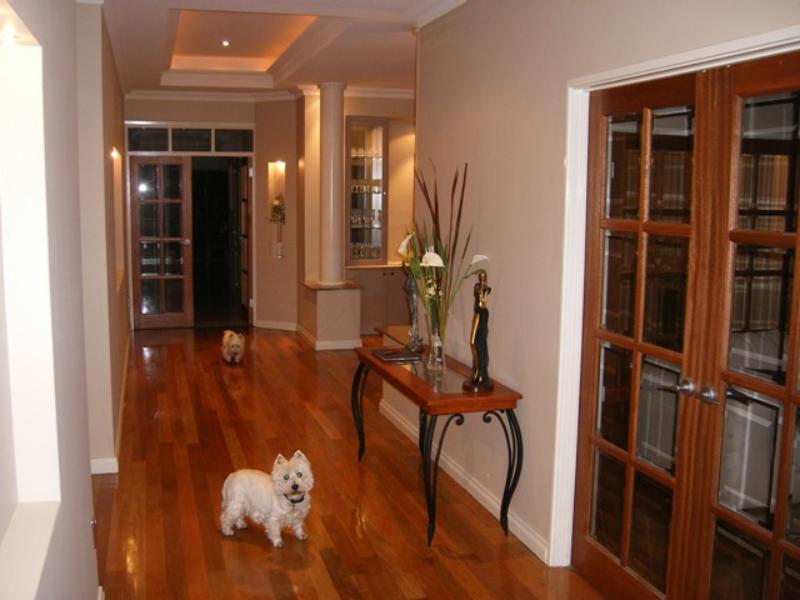Entrance Hall - Santa Maria Executive Suites B&B - Fremantle
