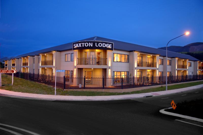Exterior of Complex - Saxton Lodge