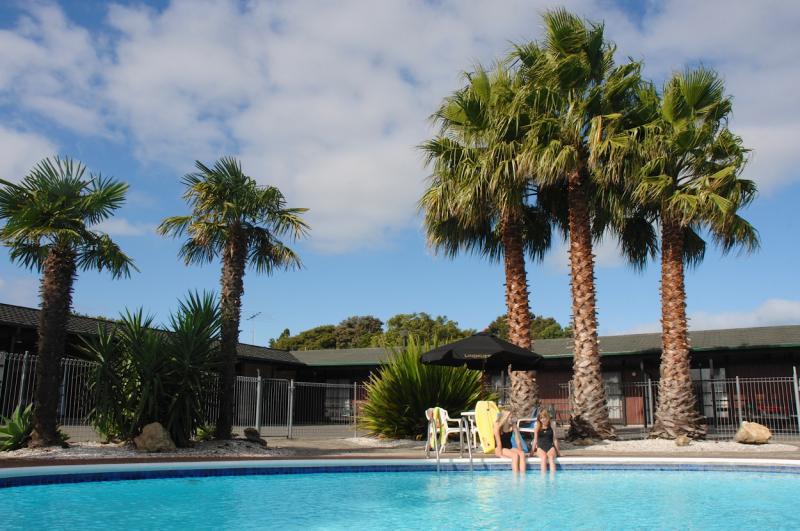 Teal Salt-Water Swimming Pool - TEAL Motor Lodge
