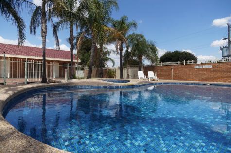 Pool - Addison Motor Inn
