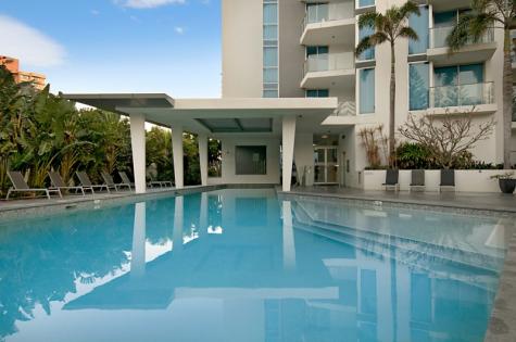 Partly Covered Swimming Pool - Artique Surfers Paradise