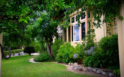 Exterior of property - Best Western Cotswold Gardens