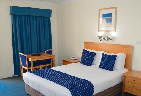 Queen room - Best Western Lakesway Motor Inn
