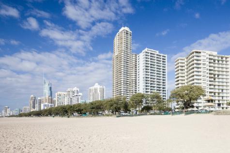 cavill avenue gold coast queensland. action of Cavill Avenue,