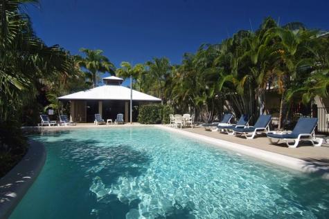 Pool - Trinity Beach Club Holiday Apartments
