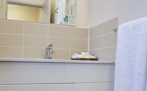 Bathroom 1 - Econo Lodge Armidale