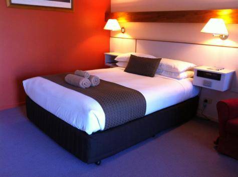 Queen Room - Gateway Motor Inn
