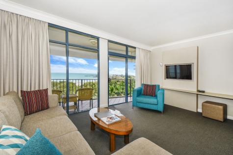 1 Bedroom City or Harbour View - Mantra on the Esplanade