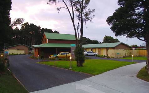 Exterior - Motel Strahan