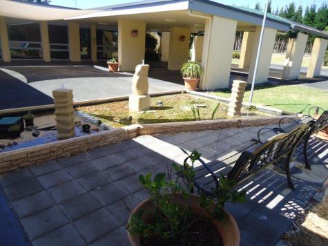 Exterior - William MacIntosh Motor Lodge