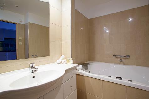Premium Bathroom - The White Morph