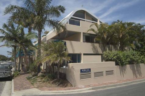 Exterior - Waves Byron Bay