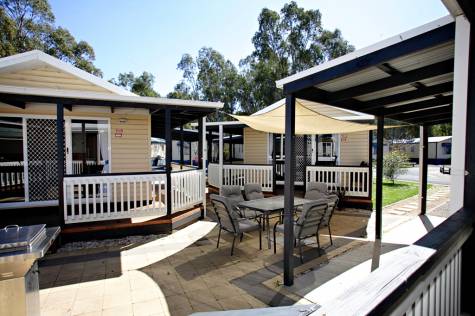 Cabins - Yarraby Holiday Park