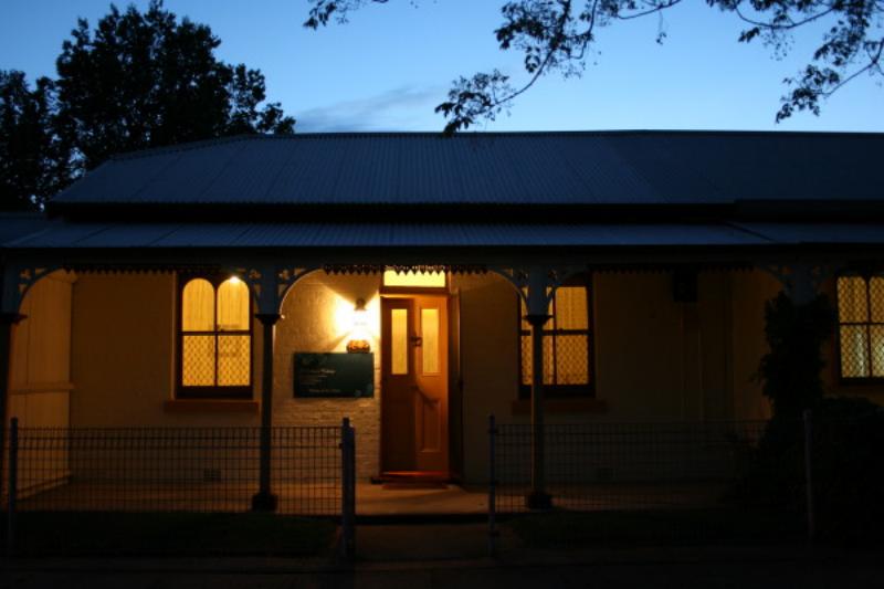Middle Cottage External
 - A Settlers Cottage Accommodation