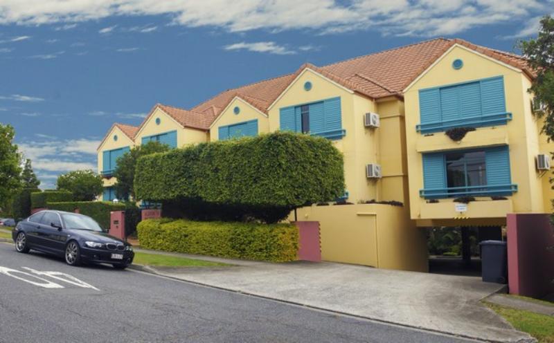 Street Front
- AAA Airport Albion Manor Apartments and Motel