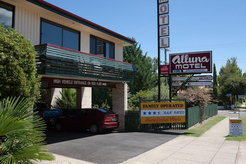 Alluna Motel - Main Street Entrance
- Alluna Motel Armidale