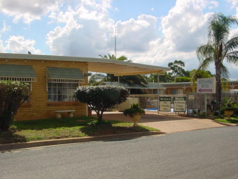 Motel entrance
- Ardeanal Motel