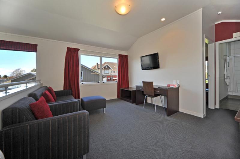 Lounge 1 bedroom
 - Arena Lodge