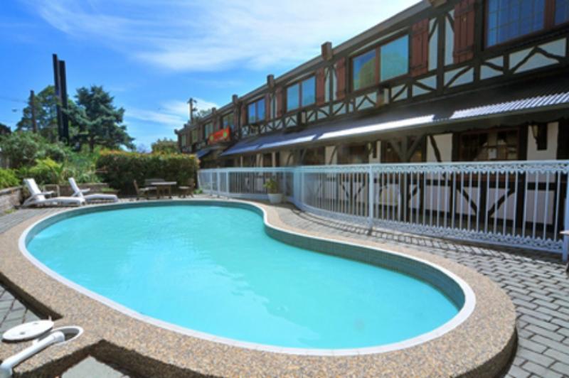 Swimming Pool
- Ascot Motor Inn