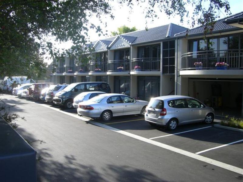 street view
 - Azena Motels