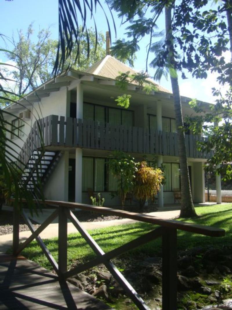 Lodge
 - Nomads Airlie Beach