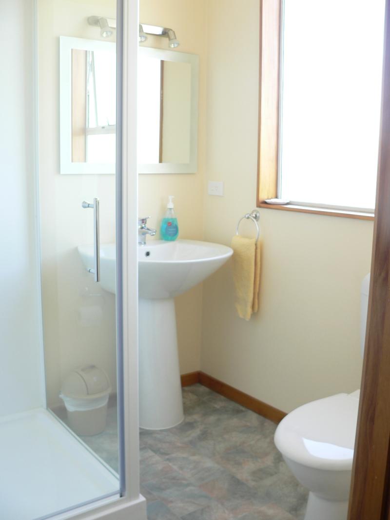 Room 2 ensuite
 - Brook House B and B