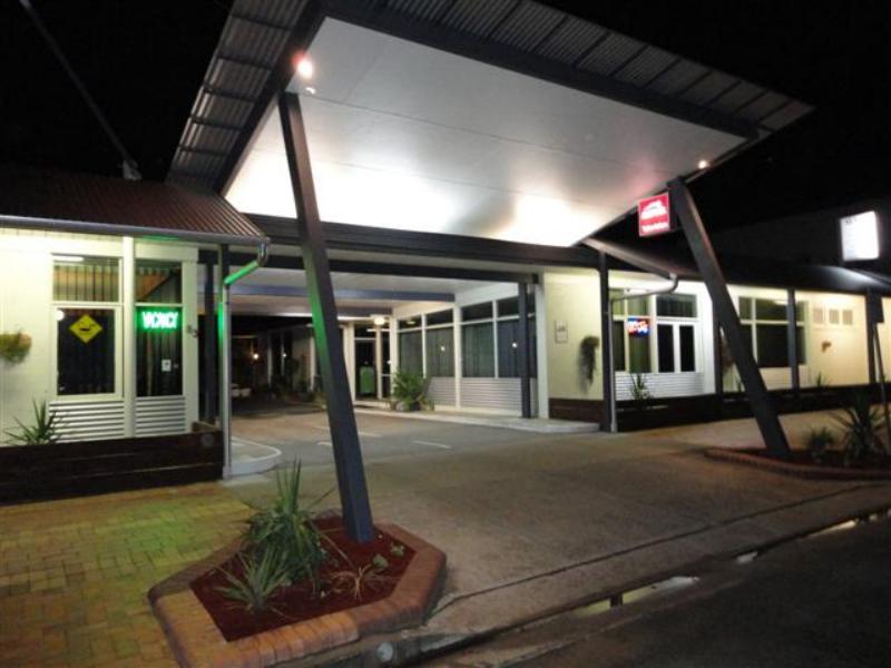 Entrance to motel
- Cobb Inlander Motel