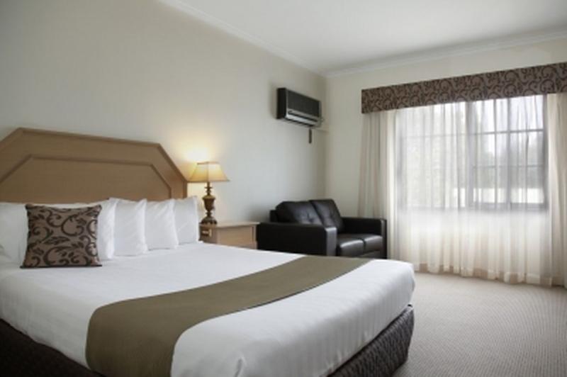 Executive Suite
 - Eltham Gateway Hotel