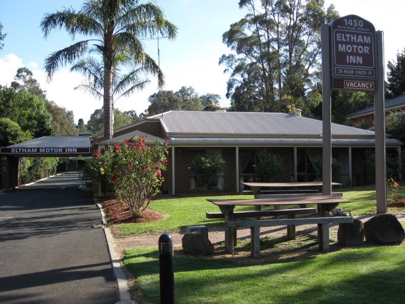 ENTRANCE
 - Eltham Motor Inn