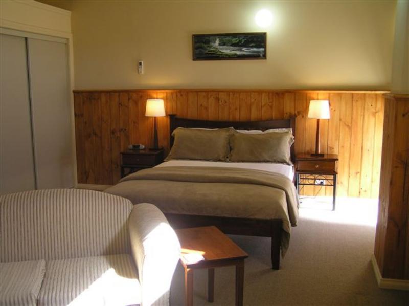 Spacious Studio Apartment
 - Nireeda Apartments