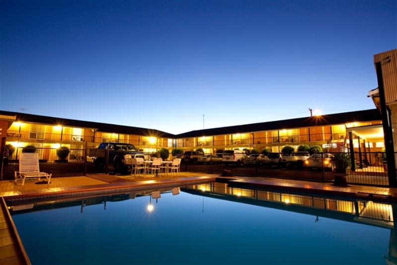 Pool Area
 - Golden West Motor Inn Dubbo