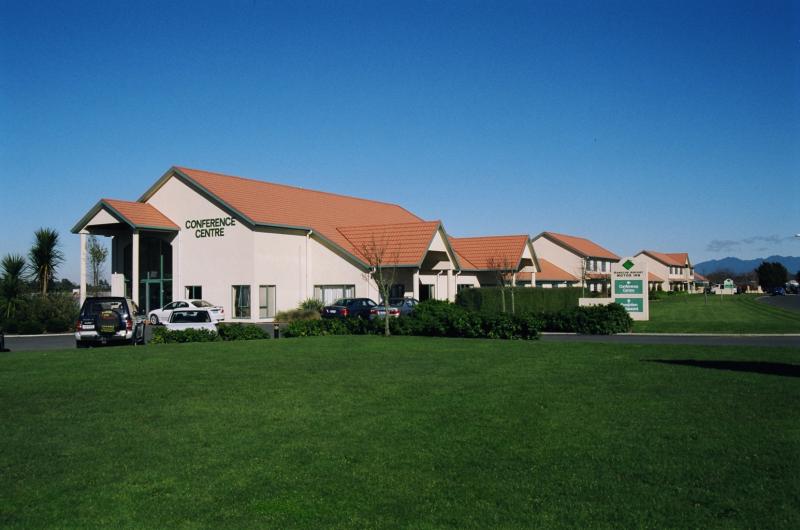 Hotel Exterior
 - Hamilton Airport Motor Inn