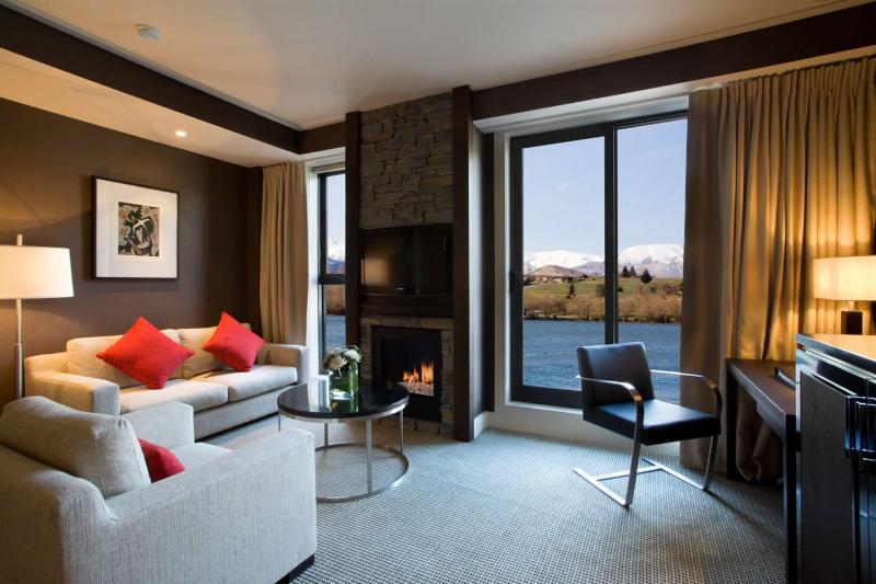 Hilton Deluxe Lakeview room
- Hilton Queenstown