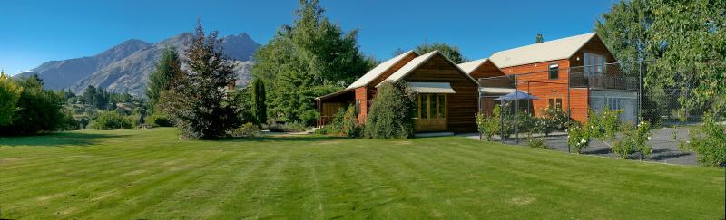 Manata Lodge
- Manata Lodge Luxury Serviced Apartments