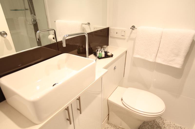 Deluxe Room - Bathroom
 - Morgans Boutique Hotel