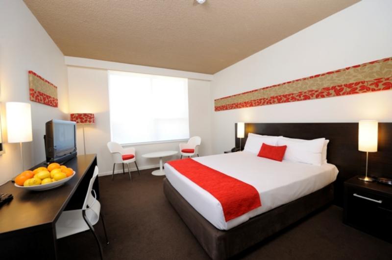 Deluxe queen room
- Royal Pacific Hotel