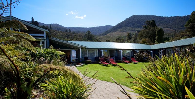 Main entrance
 - Raetihi Lodge
