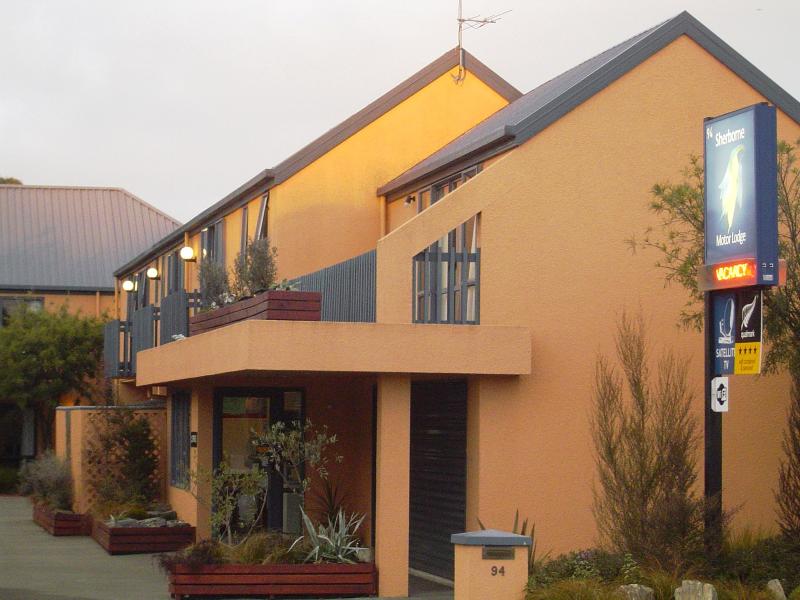 Sherborne Motor Lodge
 - Sherborne Motor Lodge