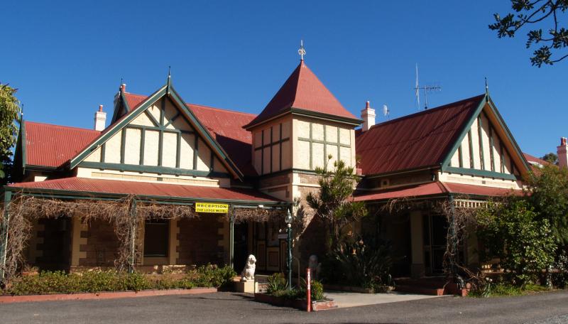 The Lodge main building - The Lodge Outback Motel